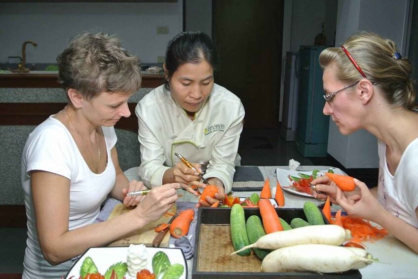 Picture 12 for Activity Bangkok: Professional Thai Fruit and Vegetable Carving Class