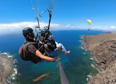 Lanzarote: Tandem Paragliding Flight Over Lanzarote