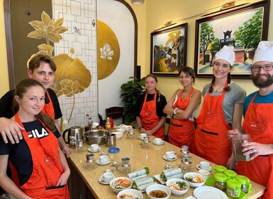 Cocina maya de Hanoi: clase de cocina tradicional y recorrido por el mercad...