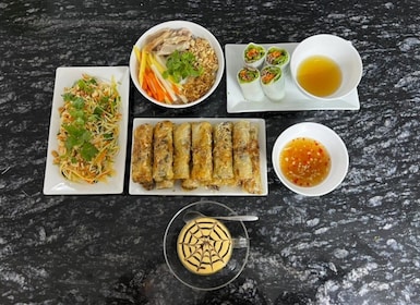 河内市场之旅和越南传统菜肴烹饪班