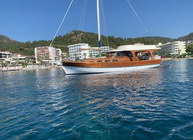 Marmaris: Private Boat Cruise w/ Lunch and Soft Driks