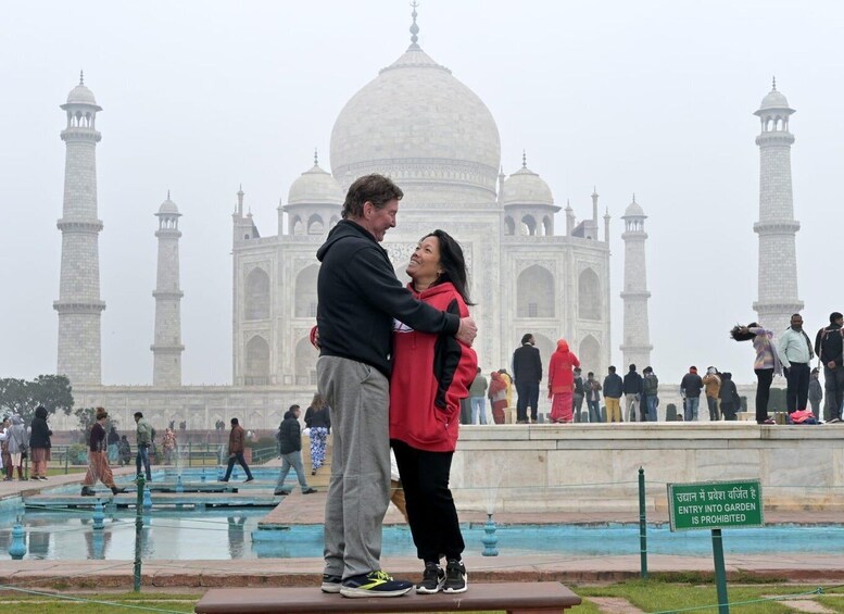 From New Delhi: Taj Mahal Private Day Trip with Transfers