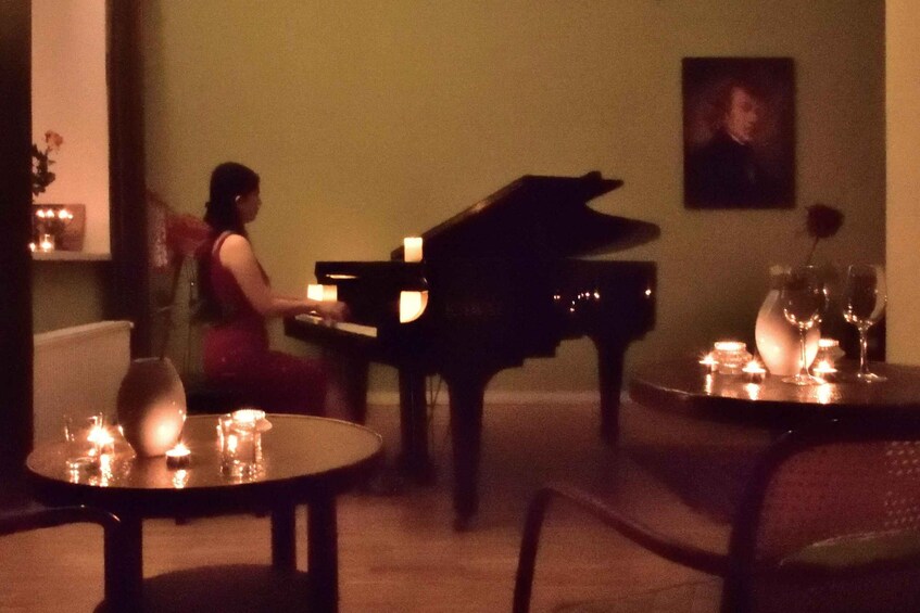 Picture 9 for Activity Warsaw Concert: Chopin – Painted by Candlelights with Wine