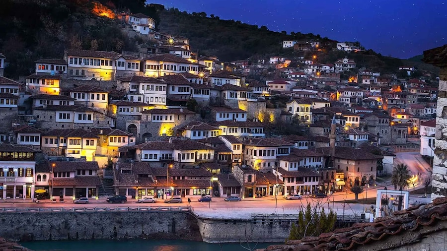 Tirana/Durres: SUNSET Tour in BERAT Castle & Old CIty