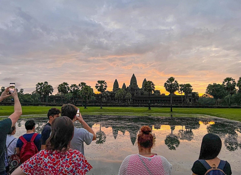 Angkor Wat Sunrise Small-Group Tour & Tonle Sap Boat Sunset