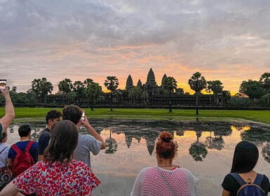 Angkor What Soloppgangstur i liten gruppe og solnedgang med Tonle Sap-båt