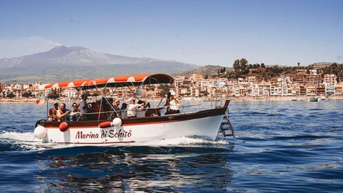 Taormina: Isola Bella Tour with Swimming, Fruit and Prosecco