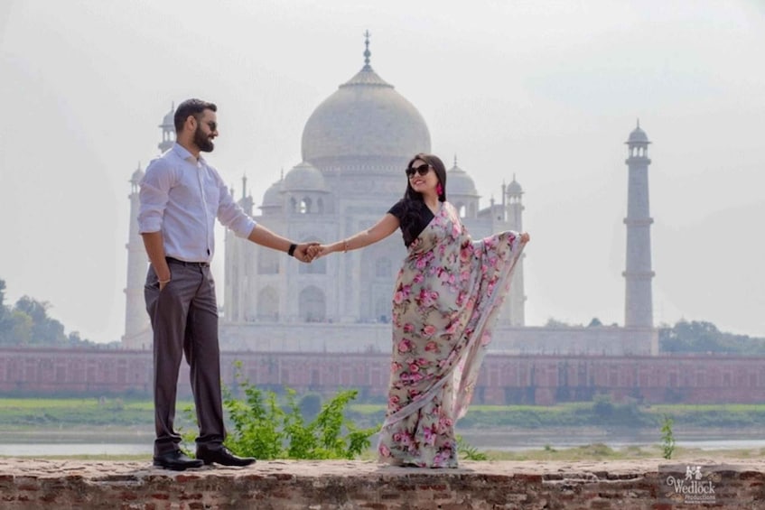 Delhi: Same Day Taj Mahal, Agra Tour with Pickup & Transfer.