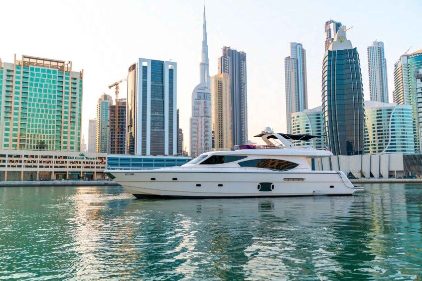 Picture 1 for Activity Dubai: Sunset Tour on the Yacht with Performance