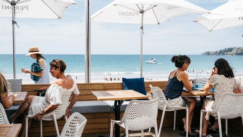 Waiheke Island: Tour mit Weinverkostung und Mittagessen im Restaurant