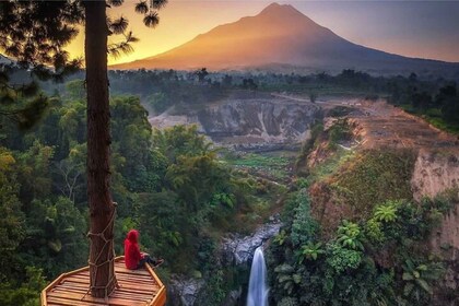 Yogyakarta: Selogriyo Tempel, Rijstterrassen & Waterval Tour