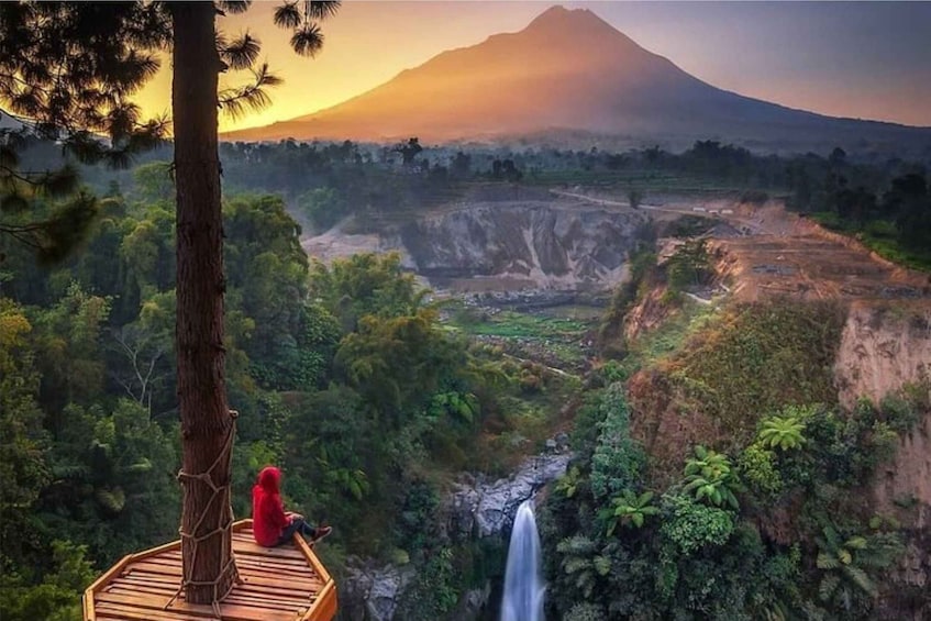 Yogyakarta: Selogriyo Temple, Rice Terraces & Waterfall Tour