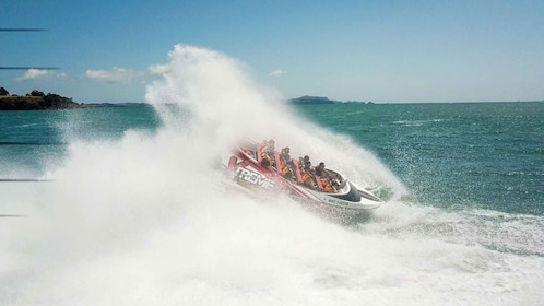 Paihia Perjalanan Perahu Jet Petualangan 30 menit di Teluk Kepulauan