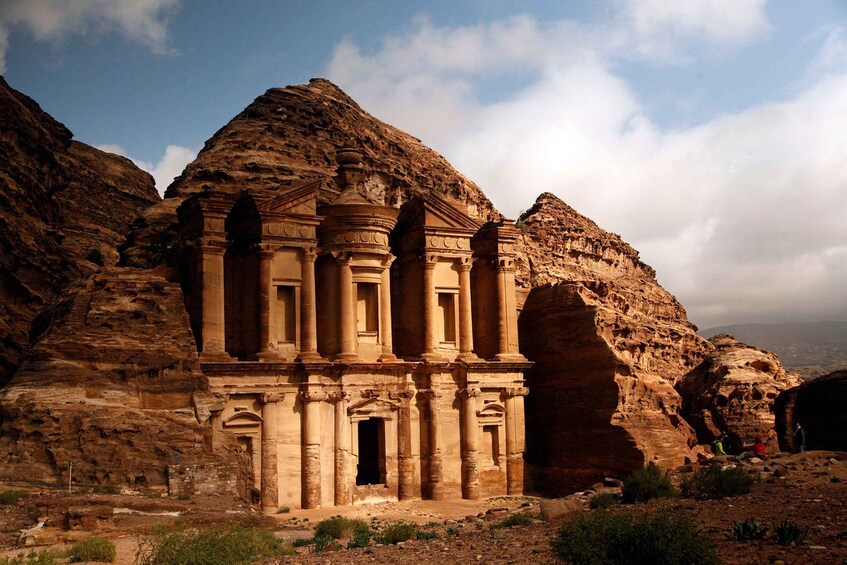 Amman: Private 2-Day Tour to Petra, Wadi Rum & the Dead Sea