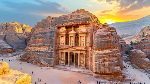 Amman: Private 2-Tages-Tour nach Petra, Wadi Rum und zum Toten Meer