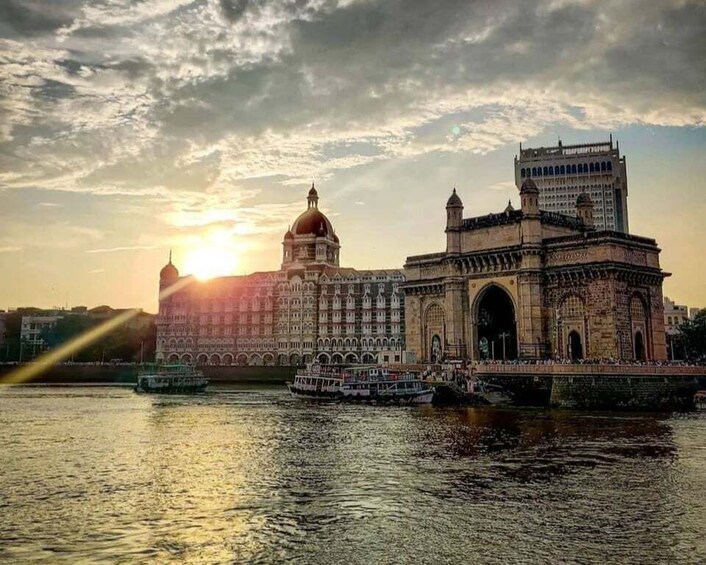 Picture 8 for Activity Mumbai: Evening Local Street Food Tour with Sightseeing