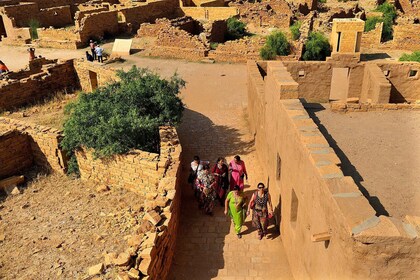 4 - Day Jaisalmer Exploration : Forts, Dunes and Culture