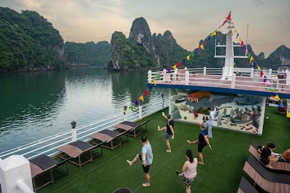 From Ninh Binh: 2 days 1 night Cruise in Bai Tu Long Bay