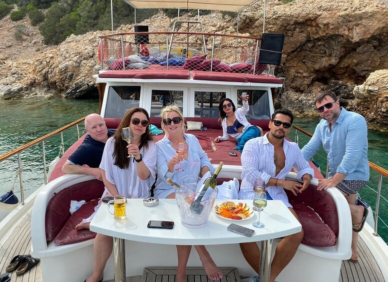 Bodrum: Peninsula Private Boat Tour with Lunch