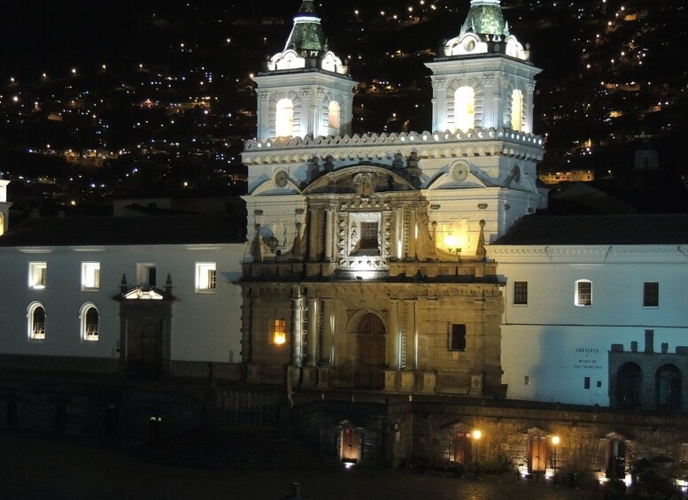 Picture 4 for Activity Quito: City Sightseeing Guided Night Walking Tour