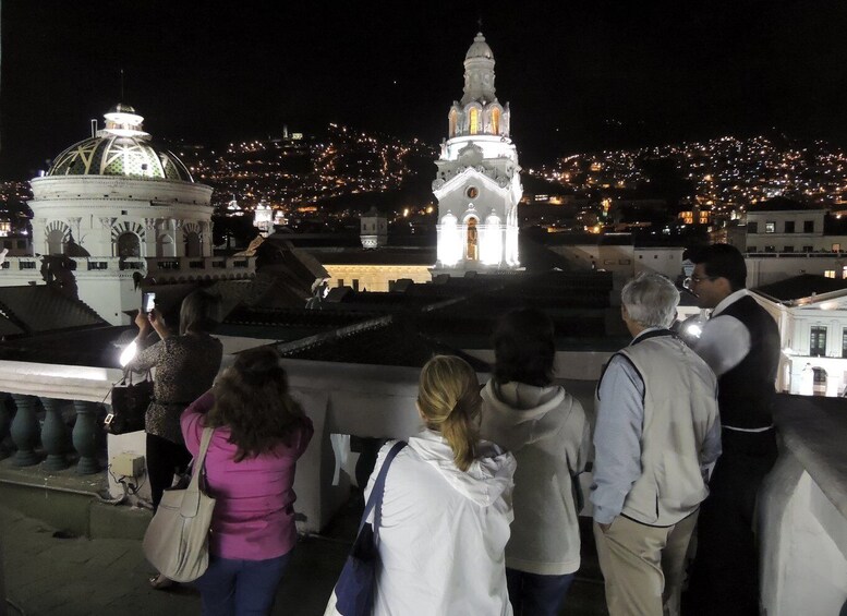 Picture 1 for Activity Quito: City Sightseeing Guided Night Walking Tour