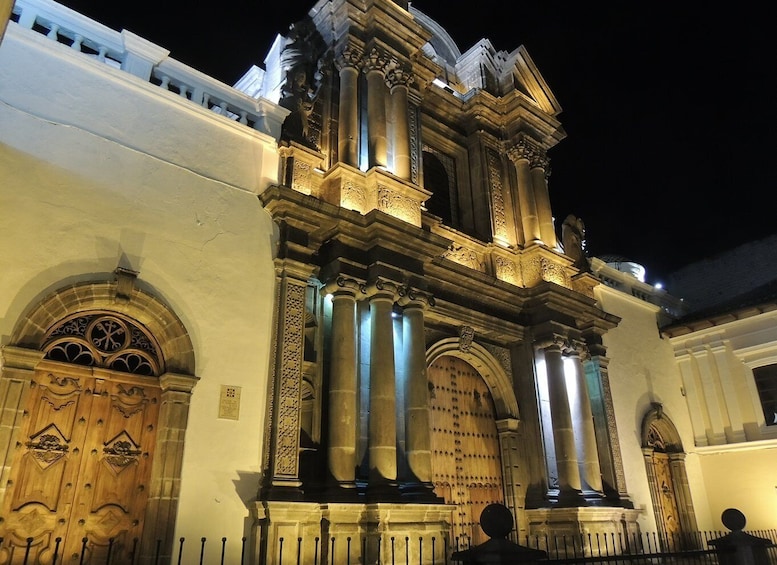 Picture 6 for Activity Quito: City Sightseeing Guided Night Walking Tour