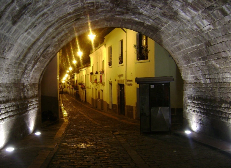 Picture 8 for Activity Quito: City Sightseeing Guided Night Walking Tour