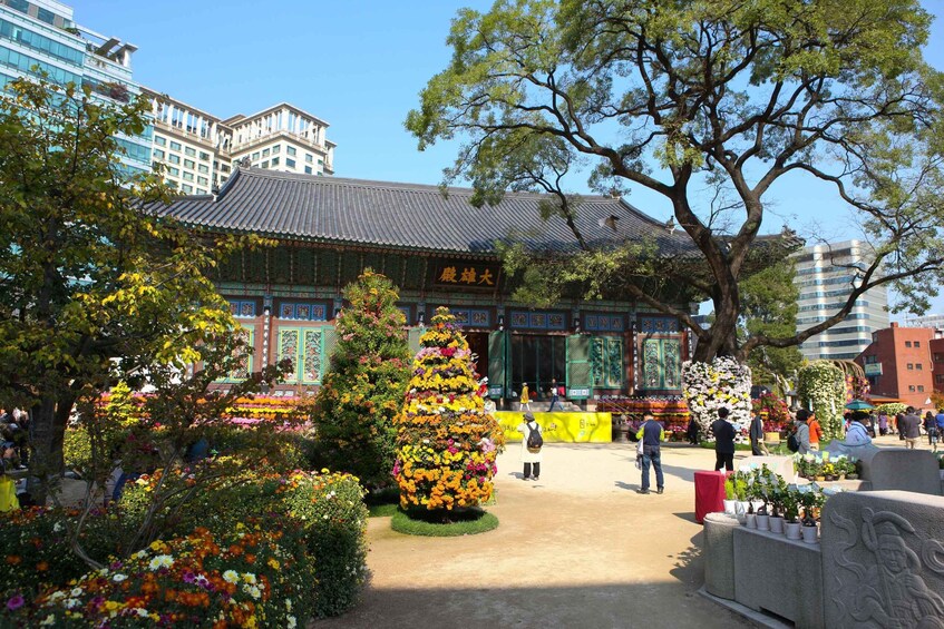 Picture 8 for Activity Seoul: Vegan Temple Food Class, Jogyesa & Changdeokgung Tour