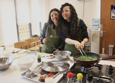 Seúl: Clase de Cocina Vegana en el Templo y Visita de Medicina Oriental
