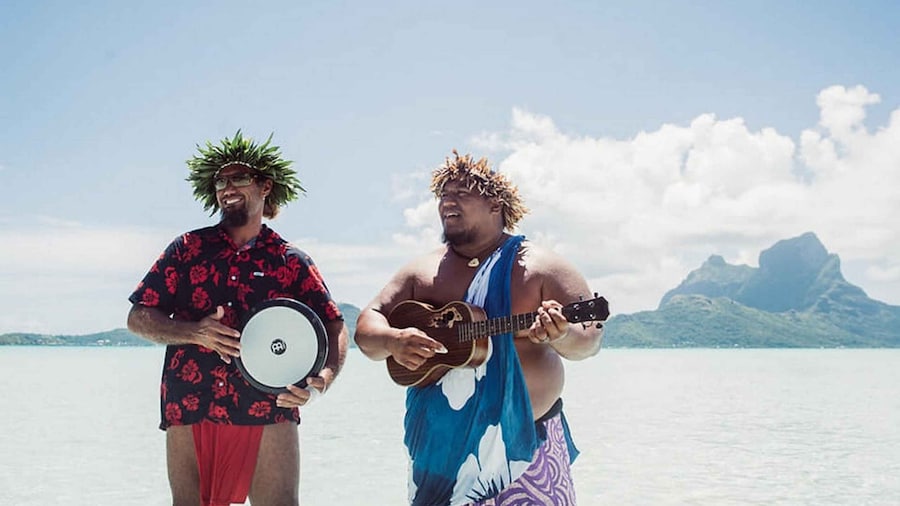Bora Bora: Full-Day Tour with Islet Lunch and Lagoon Swim