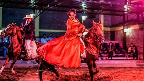 Lima: Dinner & paso horses show