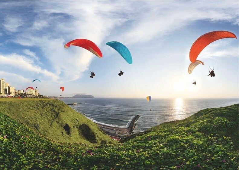 Picture 1 for Activity Lima: Tandem Paragliding Tour of the Miraflores District
