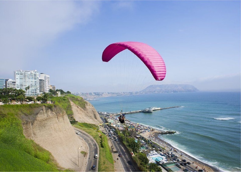 Lima: Tandem Paragliding Tour of the Miraflores District