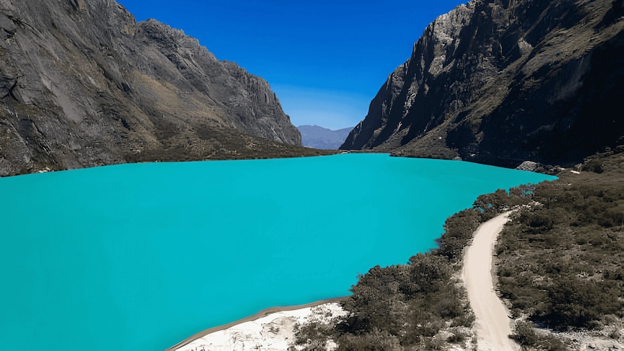 From Huaraz: Tour to Llanganuco Lakes