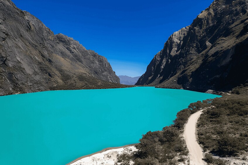 From Huaraz: Tour to Llanganuco Lakes (Chinancocha Lake)