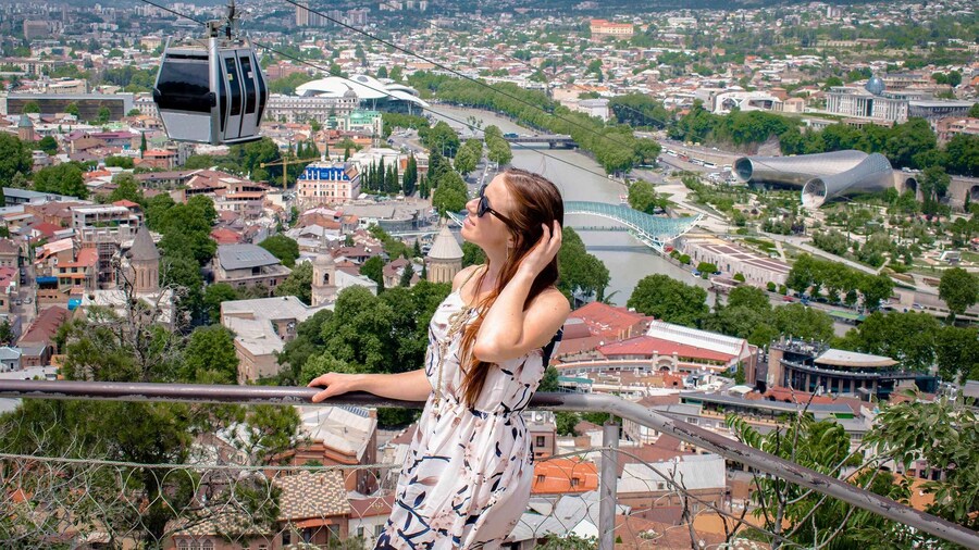 Tbilisi: Old and New City Guided Tour with 2 Cable Car Rides