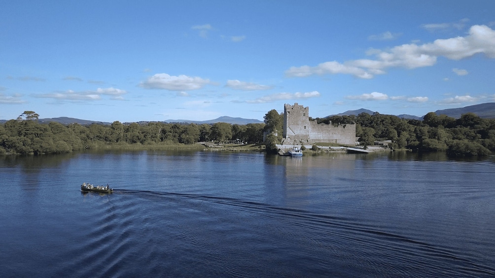 Killarney: Lakes of Killarney Boat Tour with Transfer