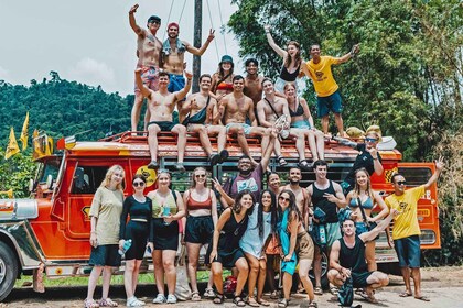 El Nido: Jeepney Abenteuer Tour mit Mittagessen