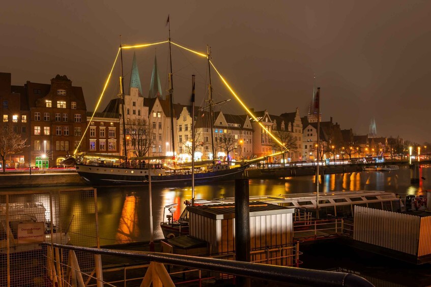 Picture 2 for Activity Lübeck: Christmas Market and Historical City Tour