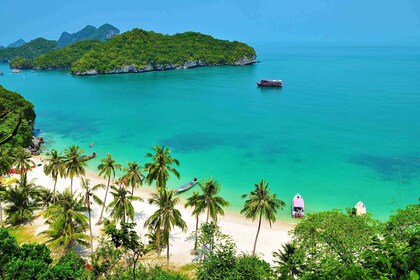 Samui: Angthong Marine Park Boat Tour w/ Transfer and Meals