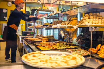 Secrets de la cuisine de rue à Gênes : Une aventure avec repas et boissons