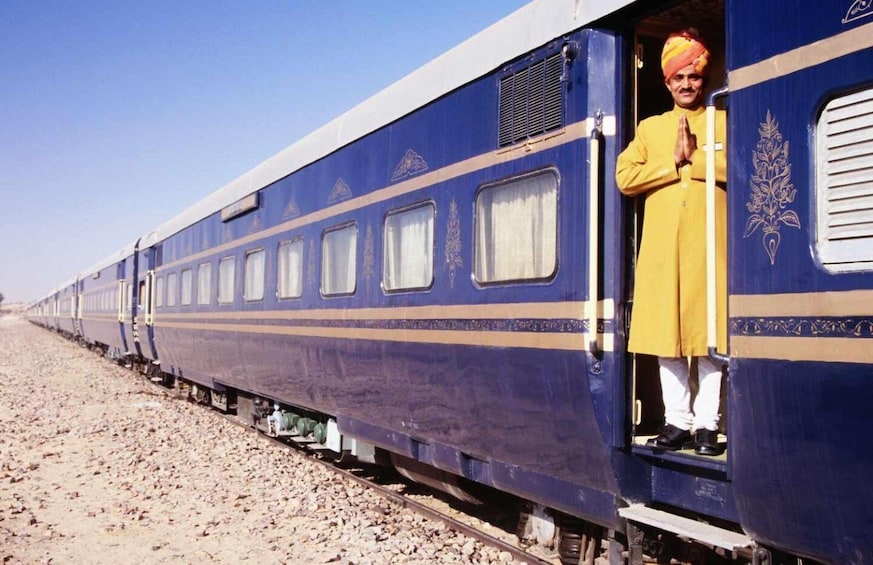 From Delhi: All-Inclusive Taj Mahal Tour by Superfast Train