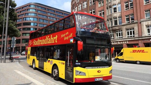 Hamburg: Hop-On/Hop-Off Sightseeing Tour Classic Line