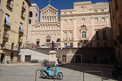 Cagliari : Visite privée de tourisme auto-conduite en scooter