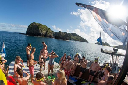 Desde Paihia: crucero nocturno The Rock Adventure