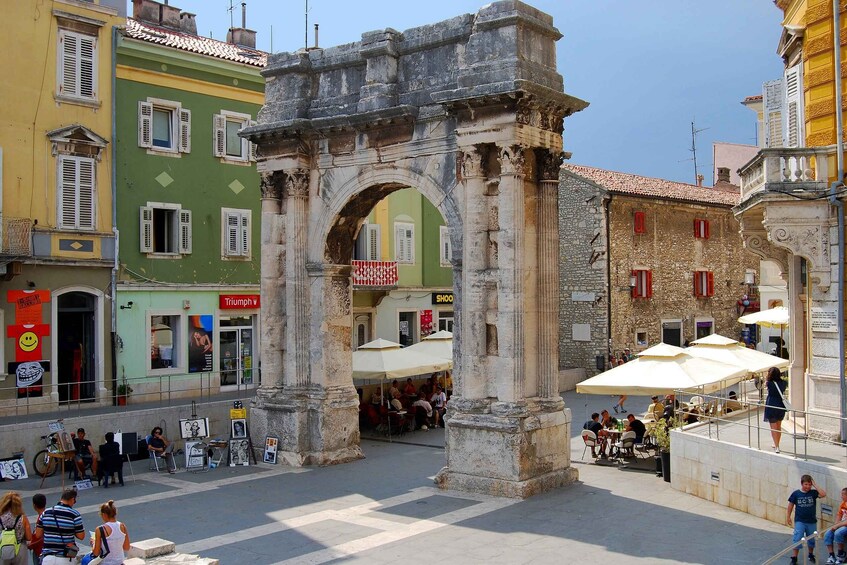 Picture 1 for Activity Pula: Historic Walking Tour with Local Guide