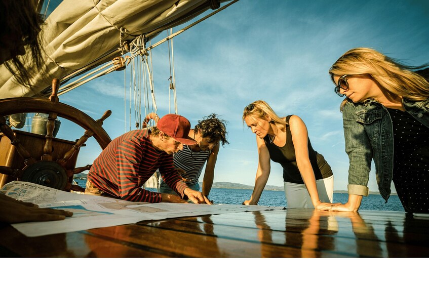 Picture 1 for Activity Marseille: Calanques National Park Sailing Cruise with Lunch