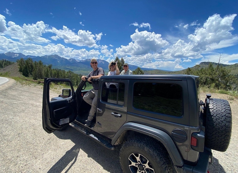 From Denver: Rocky Mountains Jeep Tour with Picnic Lunch