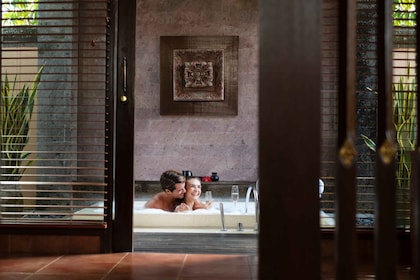 Ubud: Par spa-behandling med baderitual og mousserende vin