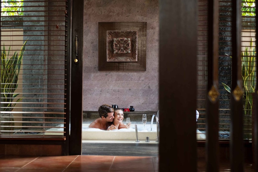 Ubud: Couple Spa Treatment with Bath Ritual & Sparkling Wine